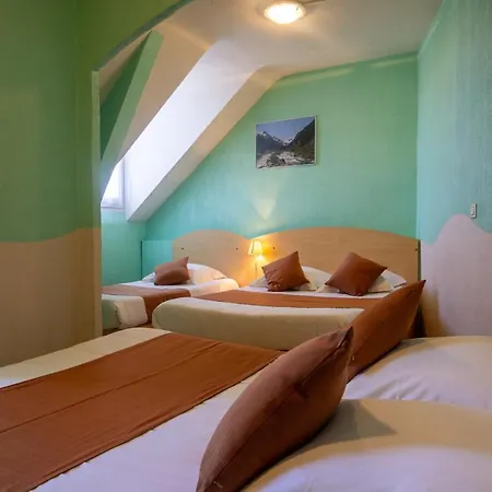 Du Commerce 2* Pontacq