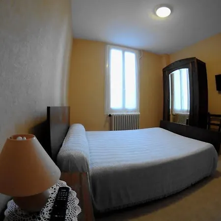 Du Commerce Hotel 2*